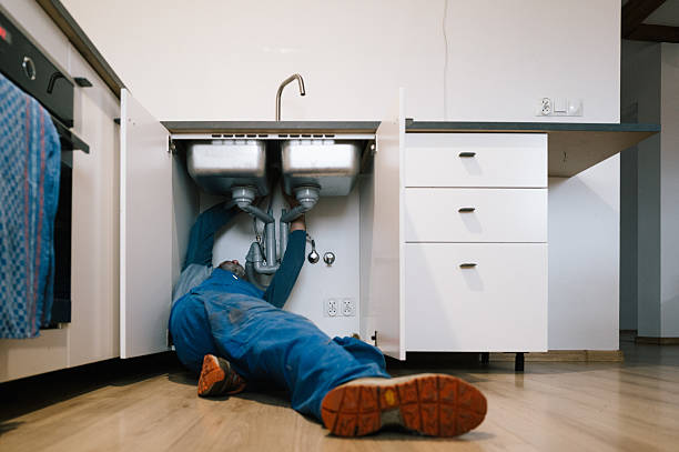 Professional Leak Detection technician working in Fontana, KS
